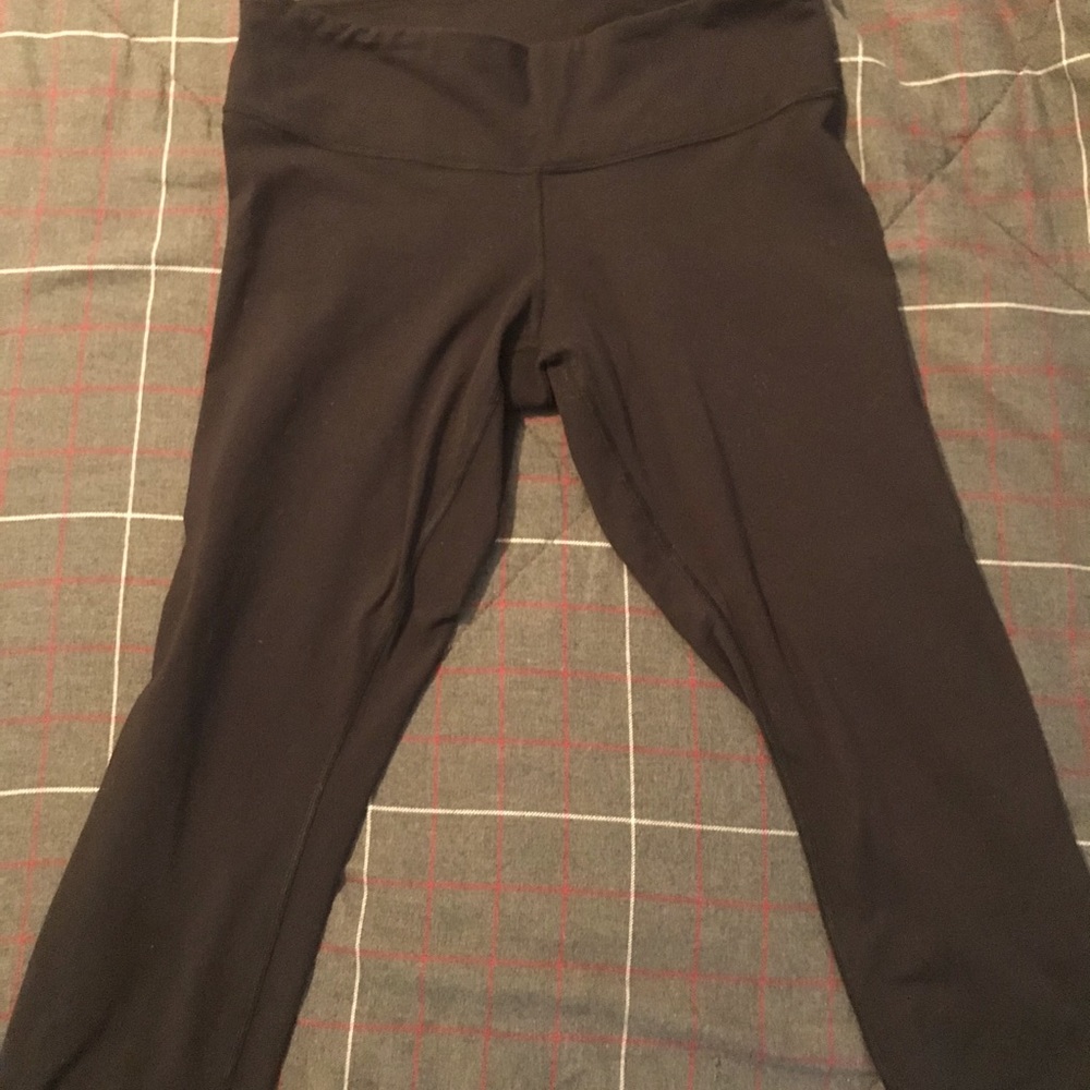 Black Lululemon Capri leggings